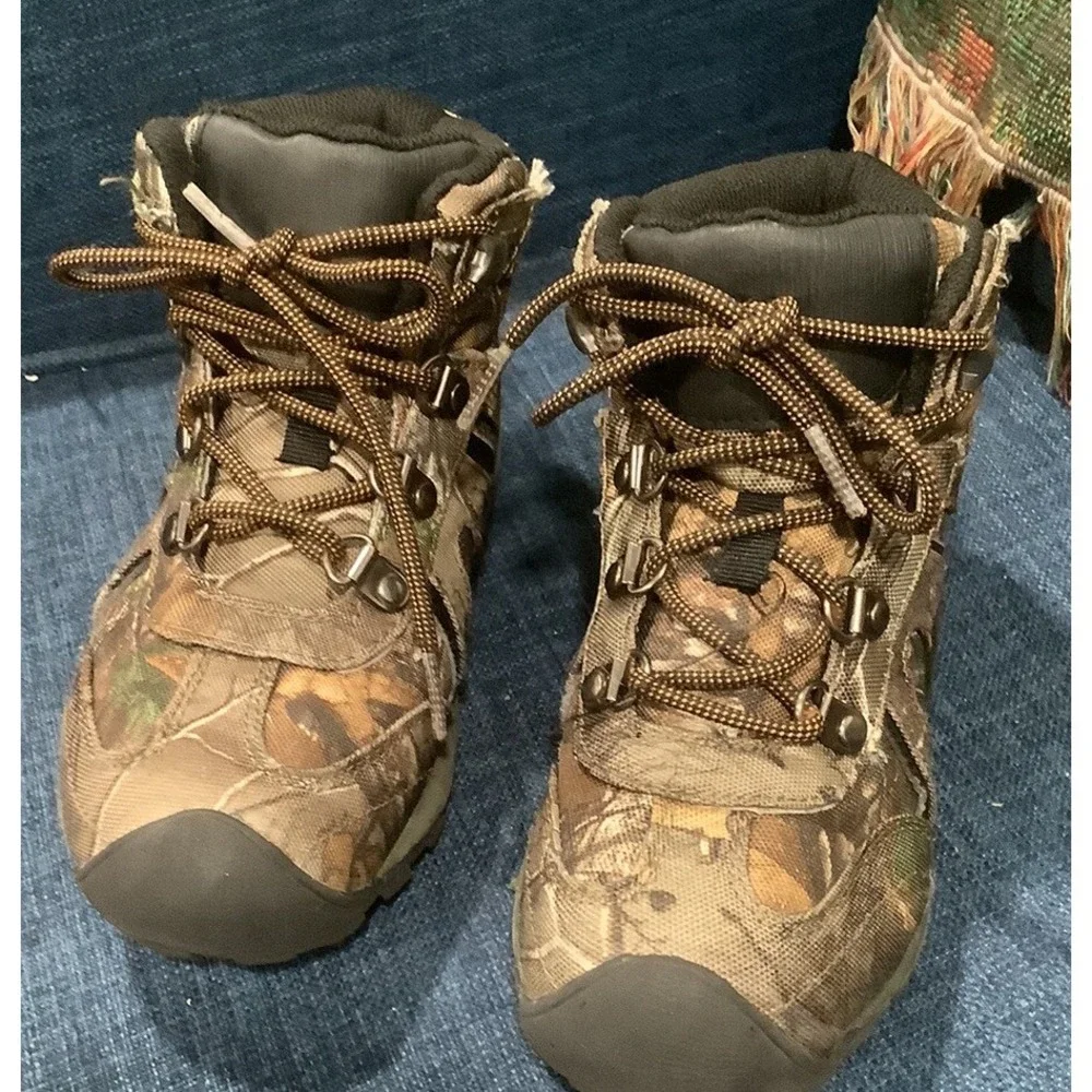 Ozark Trail Youth Size 2 Boots
